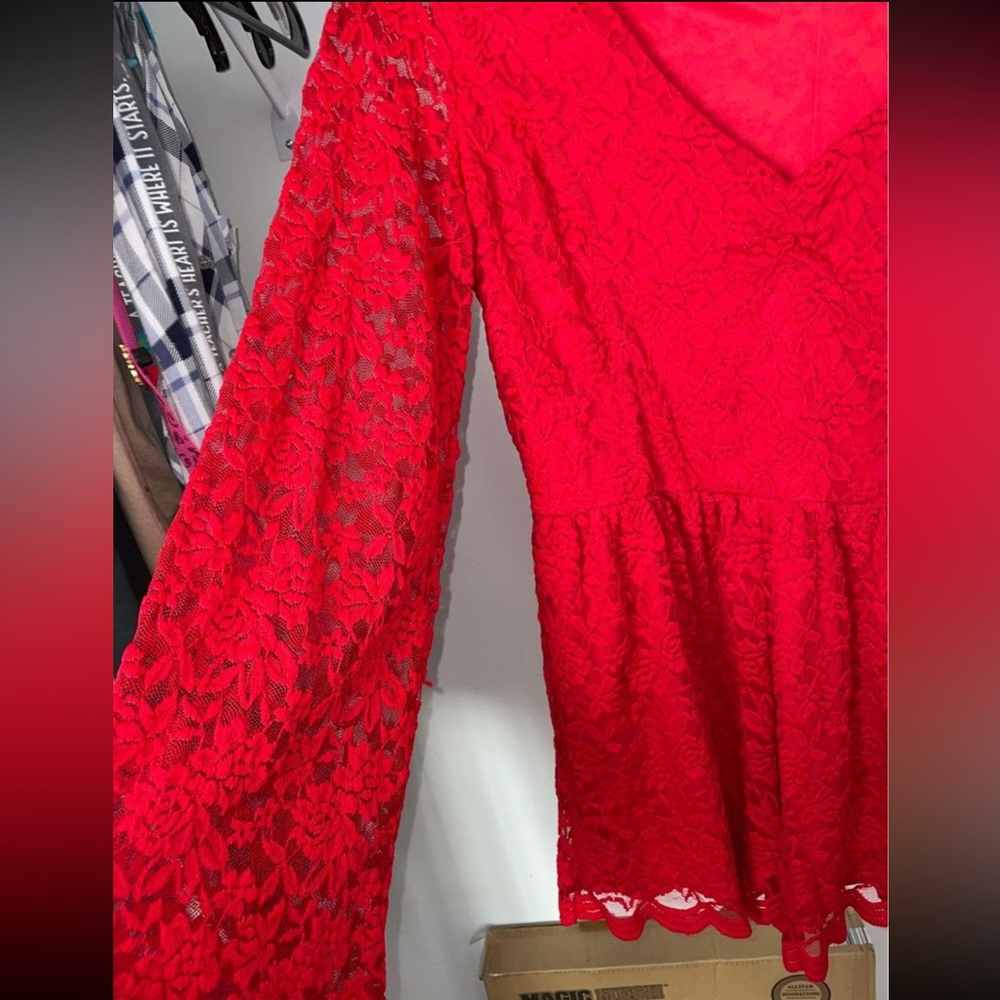 Francesca’s lace romper - Picture 3 of 6